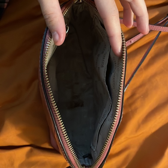 has a mark on it but I can get it off easily .Only used a couple of times ! - Picture 3 of 3